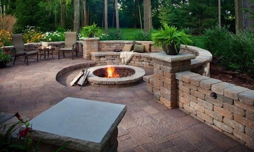 patio with pavers and walls<br />
